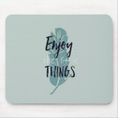 “Enjoy the Little Things” Minimal Feather Mouse Pa マウスパッド (正面)