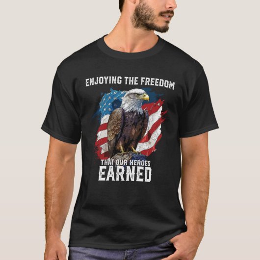 Enjoying The Freedom That Our Heroes Earned Fourth Tシャツ (正面)