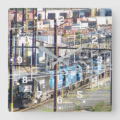 Enolaノーフォークの南鉄道ヤードのHarrisburg PA スクエア壁時計 (正面)