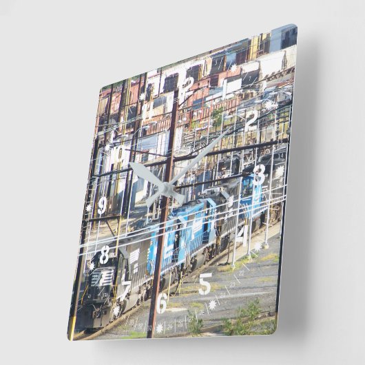 Enolaノーフォークの南鉄道ヤードのHarrisburg PA スクエア壁時計 (傾斜)