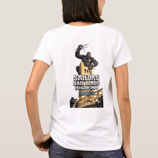 Enraged King Gorilla Cresting the Tower Bridge Tシャツ (裏面)