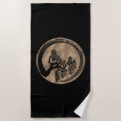 Ensoの禅の円および盆栽の木の金ゴールド ビーチタオル (正面)