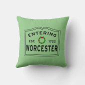 Entering Worcester, MA Christmasリース クッション (裏面)