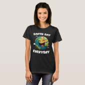 Environmentalist Earth Day Mission Earth Care  3 Tシャツ (正面フル)