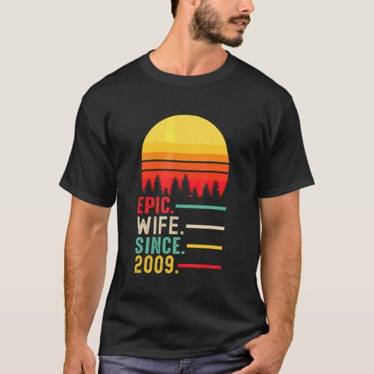 Epic Wife Since 2009 Happy Anniversary Tシャツ (正面)