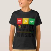 Equality Is Greater Than Division Black History Me Tシャツ (正面)