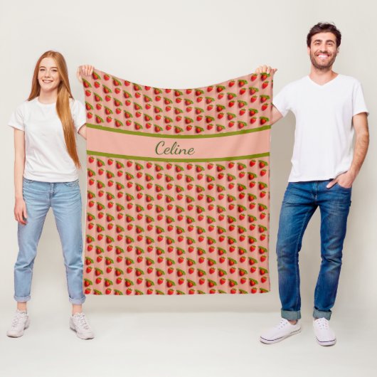Erdbeeren auf einem rosa Hintergrund in Stoffoptik フリースブランケット (インサイチュ)
