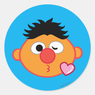Ernieはキスの投げに直面します ラウンドシール