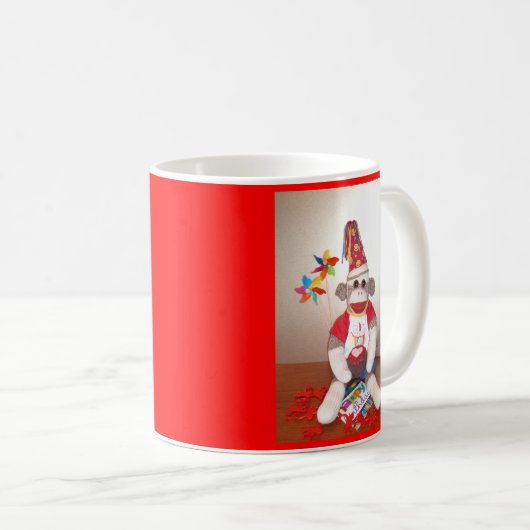 Ernieソックス猿のハッピーバースデーのマグ コーヒーマグカップ (正面右)