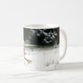 Ernieソックス猿の冬の雪のおもしろいのマグ コーヒーマグカップ (正面右)