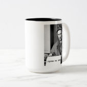 Ernie Pyleは働くことを得ます! マグ (正面右)