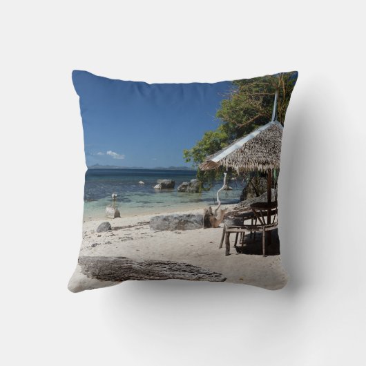 Escape to the white sands of Palawan クッション (裏面)