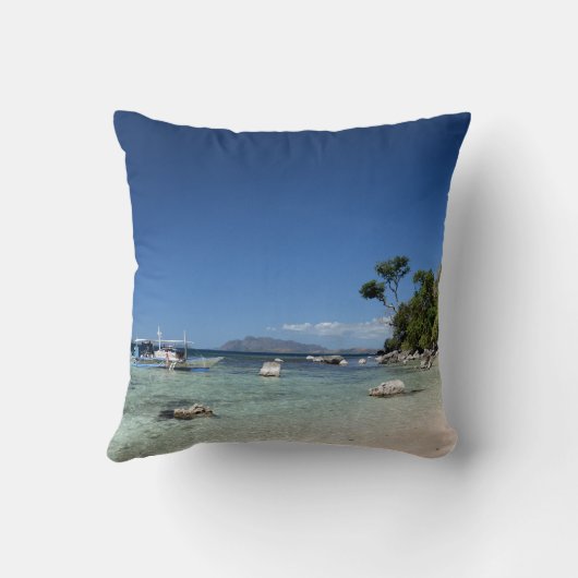 Escape to the white sands of Palawan クッション (裏面)