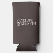 Espresso Brown Ivory Minimal Calligraphy Wedding スリム缶クーラー (正面)