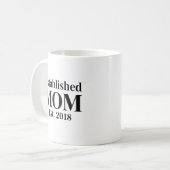 Established Mom Est. 2018 Minimalist Gift Design コーヒーマグカップ (正面左)