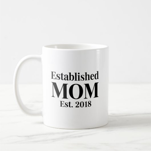 Established Mom Est. 2018 Minimalist Gift Design コーヒーマグカップ (左)