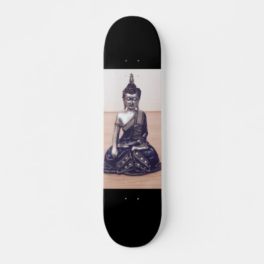 Estatua Metálica de Buda sobre Piso de Madera スケートボード (正面)