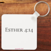 Esther 4:14聖なる書物、 経典聖句ピンクのシルエット キーホルダー (裏面)