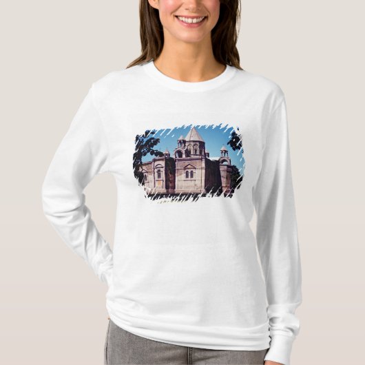 Etchmiadzinのカテドラルの外面 Tシャツ (正面)