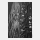 Ethereal雲： NYCスカイライン、ESB白黒 キッチンタオル (縦)