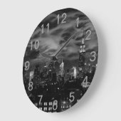 Ethereal雲: NYCスカイライン、ESB白黒 ラージ壁時計 (傾斜)