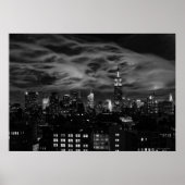 Ethereal Clouds: NYCスカイライン、エンパイアステートビルBW ポスター (正面)