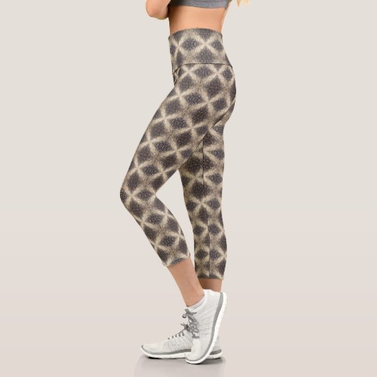 Ethereal Vision – Beyond Reality21 Capri Leggings カプリレギンス (左)