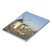 EU、スペイン、ラマンチャ、コンスエグラ。風車と ノートパッド (回転)