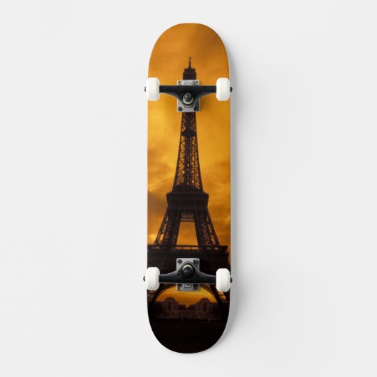 EU, フランス, パリ。エッフェル塔 スケートボード (正面)
