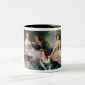 Eugenieは彼女の侍女によって囲みました ツートーンマグカップ (中央)