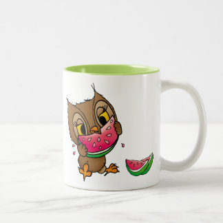 Eule mit Wassermelone ツートーンマグカップ