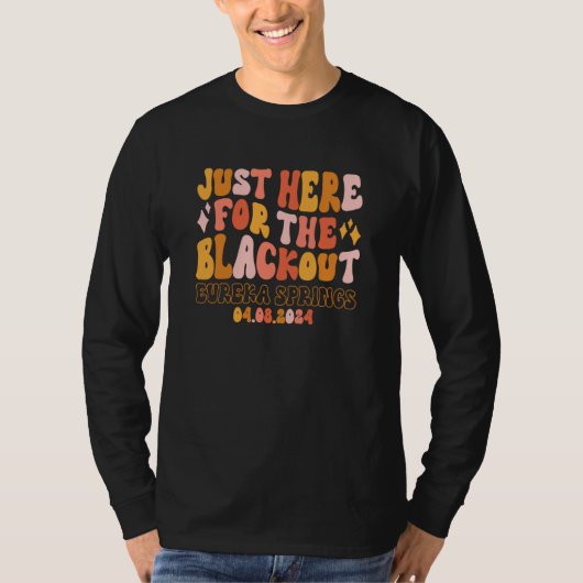 Eureka Springs Arkansas Just Here For The Blackout Tシャツ (正面)