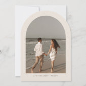 EVELYN 現代的なスクリプト アーチ型 Save the Date 招待状 (裏面)