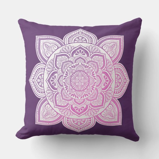 Everbloom Mandala Throw Pillow クッション (正面)