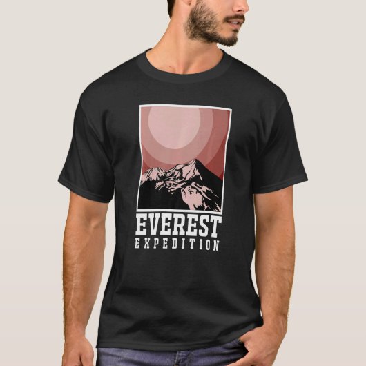 Everest Expeditions Mountain Exploration Adventure Tシャツ (正面)