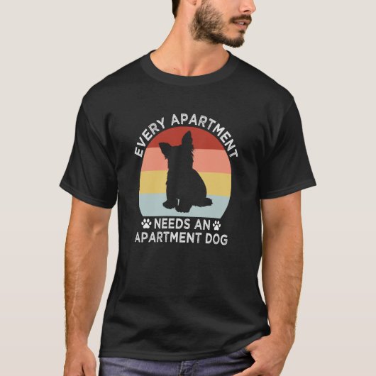Every Apartment Needs an Apartment Dog Yorkshire T Tシャツ (正面)