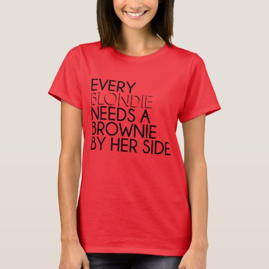 Every Blondie Needs a Brownie By Her Side Tシャツ (正面)