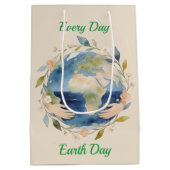 Every Day Earth Day Floral Globe With Hands ミディアムペーパーバッグ (裏面)