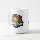 Every Day is Earth Day 2026 | Eco Badge Design コーヒーマグカップ (正面左)