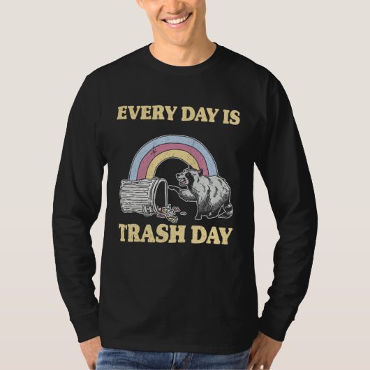 Every Day Is Trash Day Garbage Can Rainbow Raccoon Tシャツ (正面)