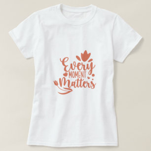 Every Moment Mattersタイポグラフィ Tシャツ