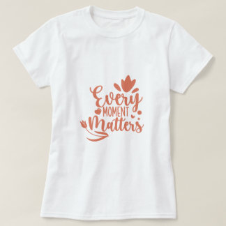 Every Moment Mattersタイポグラフィ Tシャツ