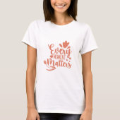 Every Moment Mattersタイポグラフィ Tシャツ (正面)