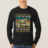 Every Now And Then I Leave My Room Gaming Tシャツ (正面)
