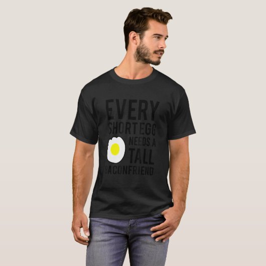 Every Short Egg Needs A Tall Baconfriend Tシャツ (正面フル)