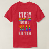 Every Short Girl Needs A Tall Girlfriend LGBTQ Les Tシャツ (デザイン正面)