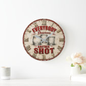 Everybody Deserves Another Shot Funny Bar Quote ラージ壁時計 (ホーム)