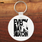 Everyday I'm Squatchin – 白黒 キーホルダー (正面)