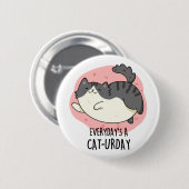 Everyday's A Cat-urday Funny Fat Kitty Cat Pun 缶バッジ (正面&裏面)
