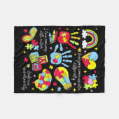 Everyone Communicates Differently Autism Awareness フリースブランケット (正面(横))